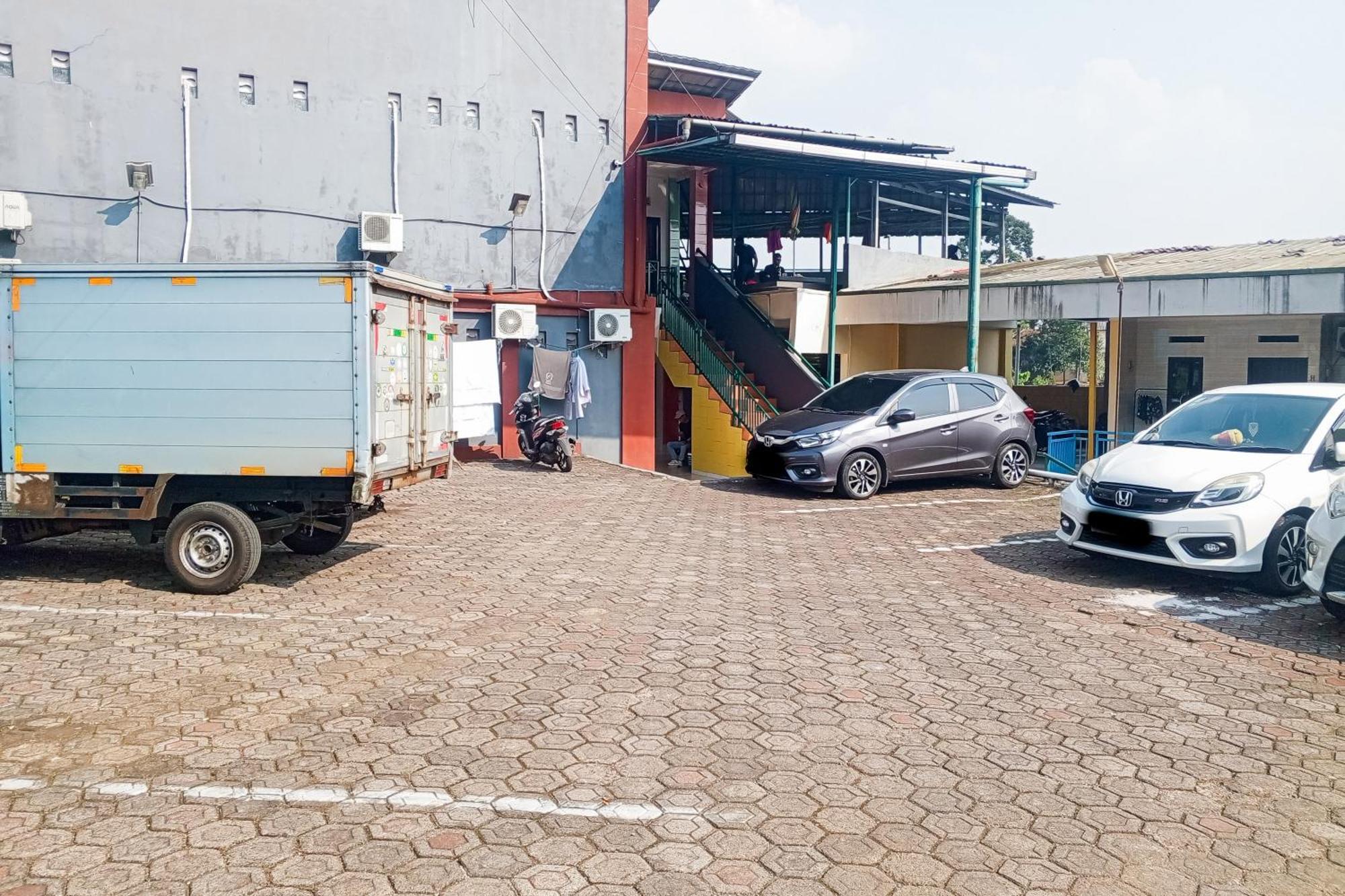 Malibu Syariah Bogor Redpartner Hotel Buitenkant foto
